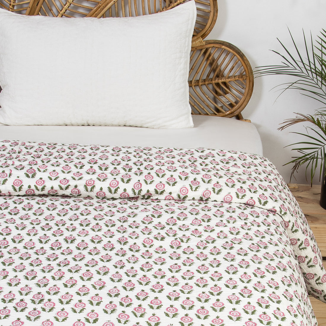 Multicolor Floral Printed Cotton Machine Bed Quilts Online