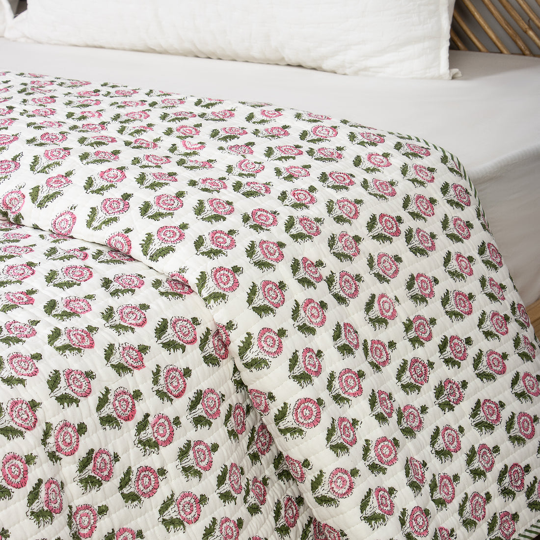 Multicolor Floral Printed Cotton Machine Bed Quilts Online